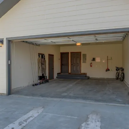 Well Appointed Vacation House in Ennis only 3 blocks from Main St.