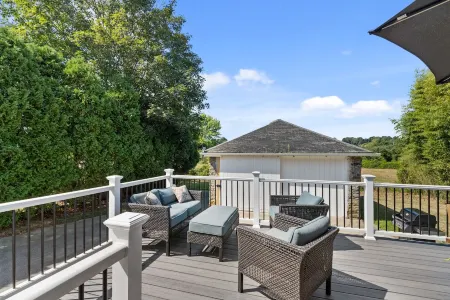 Private Beach House Retreat near Newport Отели в г. Мидлтаун