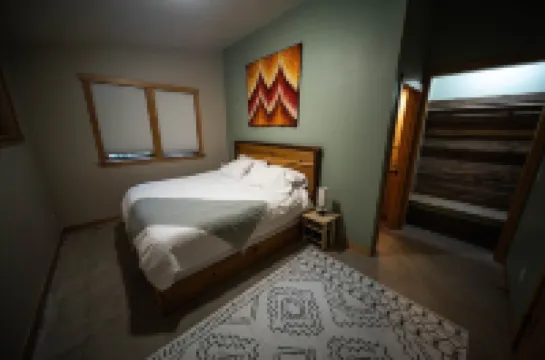 Cozy mountain retreat in the forest-close to Mt Baker Ski Area and pet friendly!