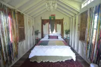 The Wren's Nest at Scottland Yard Farm, a Romantic Cabin