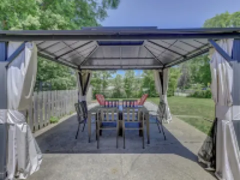 A cozy home between the Indiana Dunes and town of Chesterton. Hotels in Porter