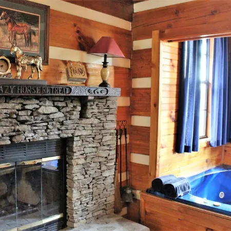 Peaceful, extremely clean Treehouse  cottage 10 min. from National Park entrance