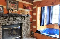 Peaceful, extremely clean Treehouse  cottage 10 min. from National Park entrance