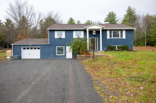 (New Listing) Beautiful mountain home on private road