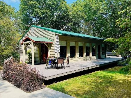 Hawk Ridge Retreat - Athens County Getaway