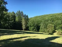 Old house in lush greenery on the road to St Cirq Lapopie Hotels in Arcambal
