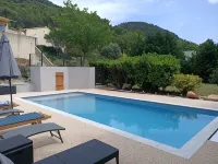 House on the hills of Provence overlooking vineyards ... Hotel di Seguret