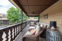 Sleeping Bear Condo - Downtown Helen, GA