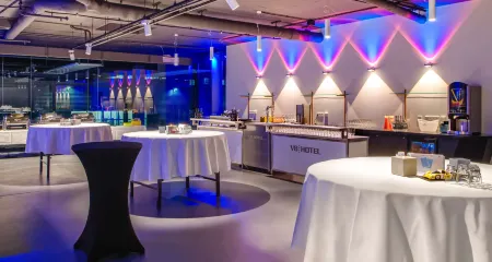 V8 Hotel Motorworld Region Stuttgart, BW Premier Collection Отели рядом с достопримечательностью «MOTOR WORLD Region Stuttgart»