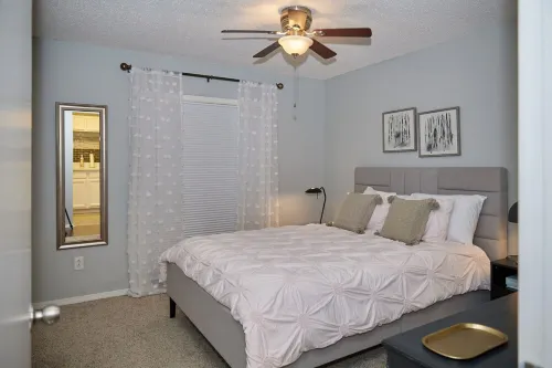 Urban, cozy living on Far North Dallas, Condo Pet-Friendly