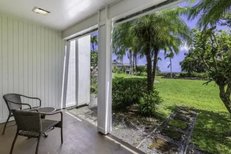 Princeville: Enjoy Amazing Sunsets & Views of Ocean 1 BD Condo With Pullout Sofa Отели рядом с достопримечательностью «Лумахаи Бич»