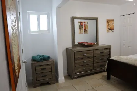 Beautiful 1 BR // Steps from the Beach // Singer Island