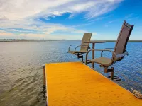 Breezy Hills - Unit 2; Lake Bemidji, King Bed, Kayaks, PB Trail Private Access 伯米吉酒店
