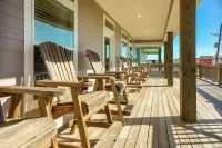 Southern Sandcastles 3-bdrm house in Crystal Beach Steps to the Beach Grill WiFi