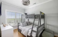 Charleston’s Folly! - King Suite, Pool, Balcony, Walk to Center St!