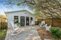 Steps to the beach, heated pool with guest house and courtyard