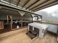 Hocking Hills Luxury Retreat at Pine Creek Villas: Live Oak Villa