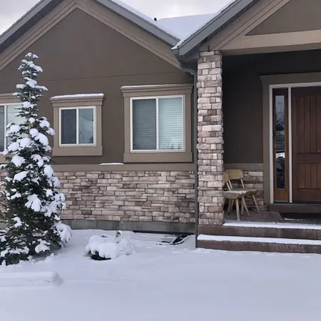7 Bedrooms Lake/Mountain views, Hot Tub, Theater room. Great for all seasons