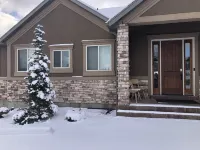 7 Bedrooms Lake/Mountain views, Hot Tub, Theater room. Great for all seasons