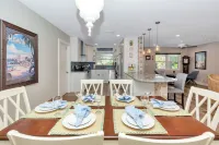Large 4/3House - 7MIN WALK 2 BEACH!-Tiki, Heated Pool & Bikes Included