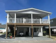 Skip the Car-Golf Cart to the Beach! 2 Bedroom Coastal Retreat! - piscina