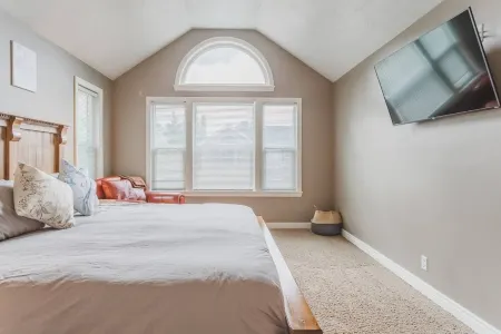 Ski Retreat Hot Tub, 1 Gbps, Foosball, Pool Table, & Pets Allowed