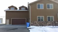 Newer 2000 plus sq ft Apartment Bring your Pets and Toys