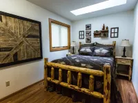 Beautiful home located in the heart of Paradise Valley Hotels in Emigrant