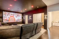 Private Entrance Movie Theater Stay New Build 2023 Hotels in Douglas County