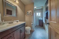 Newer Cozy Cabin; Private & Under 10 Minutes to Cody!