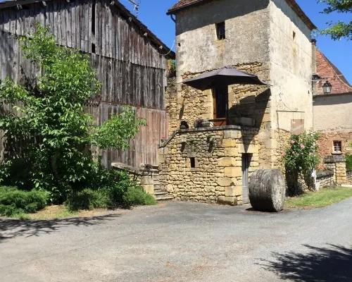 "Le Pigeonnier", in the valley of the 5 castles in Périgord Noir Hotels in Vézac
