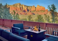 Private Beauty w/Fab Views! Secluded Yet Close to Uptown. Sleeps 9 w/2 Masters.