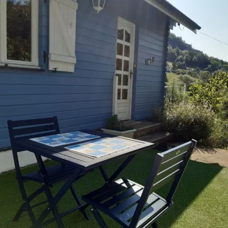 3-star gîte, green setting, close to shops, free WiFi