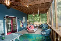 Tranquil lake GET-A-WAY Hotels in Putnam County