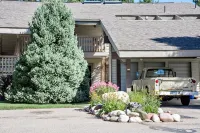 Fantastic 2 Bedroom Condo On Golf Course, Includes 2 Fishing Badges! Near Skiing