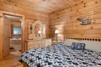 Secluded Wood Cabin-Amazing Mtn Views, Hot Tub, WiFi