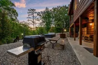 Waterfront On The Mt. Fork River, Fox Island Is Totally Secluded and Private! Hotels in Broken Bow