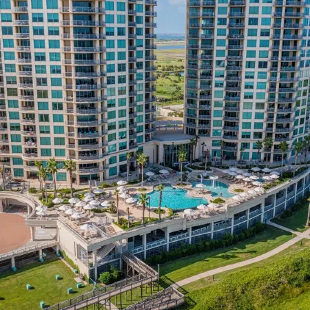 Palisade Palms Beachfront Condo Oasis