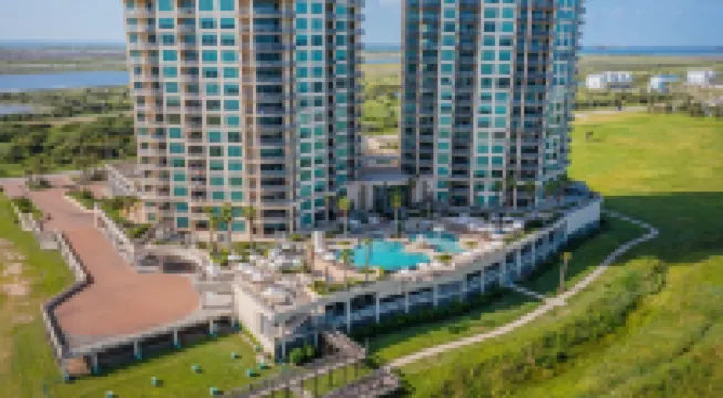 Palisade Palms Beachfront Condo Oasis
