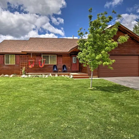 Mary Ann's Mountain Maison - Visit Nat’l Parks, Walk to Town, Grill Out in Yard Отели в г. Виктор