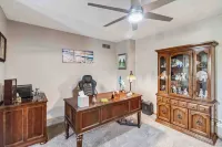 Charming 2-bedroom house in lovely Omaha with AC, WiFi. Hotel a Sarpy County