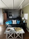 Charming cottage minutes away from Downtown