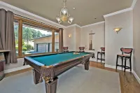 Woodhawk Manor of Alexander Valley