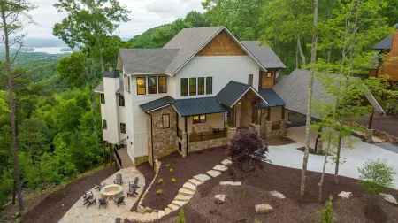 5 Hikes- Hot Tub, Incredible View, Aska Adventure Area