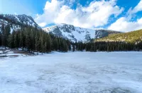 Modern 2br lakeview Condo in the mountains
