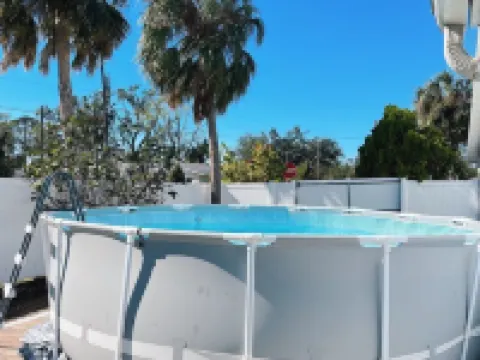 3B2BA house in Palmetto W/Pool & Movie Room Hoteles en Palmetto