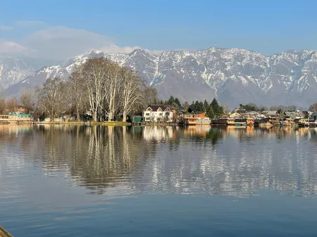 Nigeen Lake View Resort