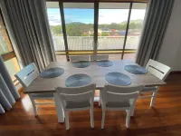 The Rocks Family entertainer, just 10-min walk to town & beach!