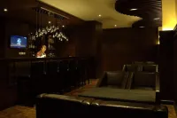 Ariya Hotel