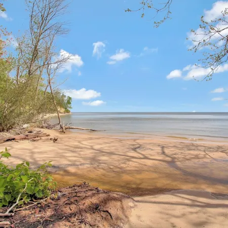 Kick back and enjoy the Chesapeake & this 3-bedroom, relaxing, stylish space.